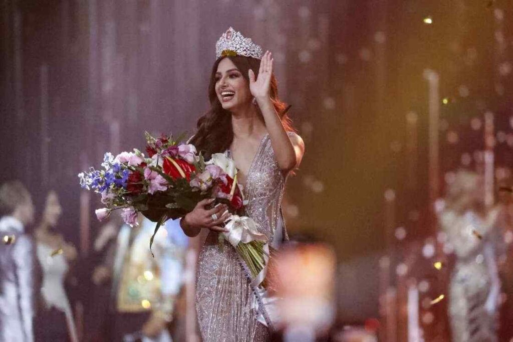 Punjabi Girl Hanaaz Sandhi ਨੇ ਸੋਮਵਾਰ ਨੂੰ Miss Universe 2021 ਦਾ ਖਿਤਾਬ ਜਿੱਤਿਆ